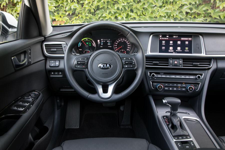 Торпедо Kia Optima Sportswagon Plug-In Hybrid (JF) 2017 года  (WW) (фото 7 из 40)